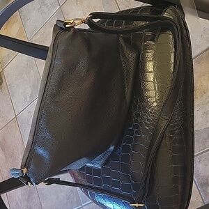 13"x5"x9" Black bag, never used. Faux pebbled leather, adjustable strap.